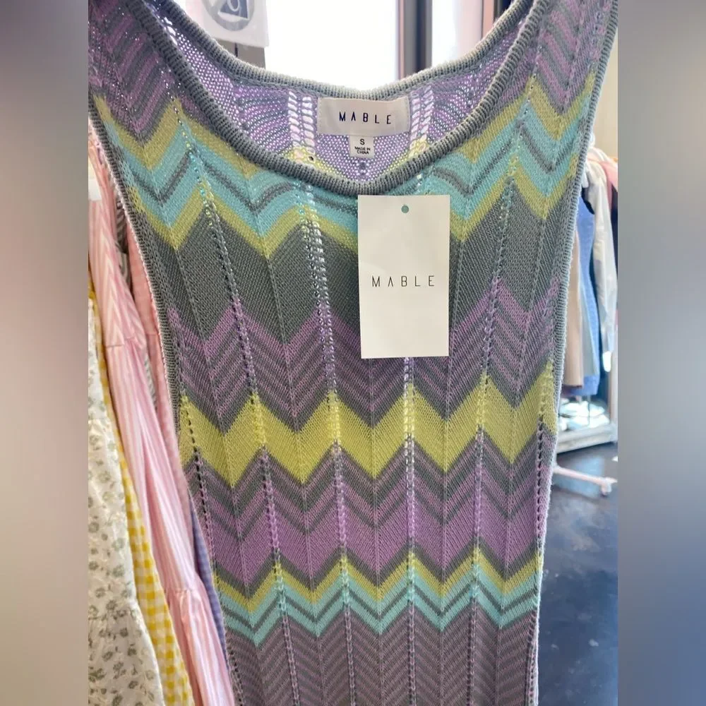 Mable . knitted dresses, sleeveless and mid-calf. New Boutique - Picture 6 of 9